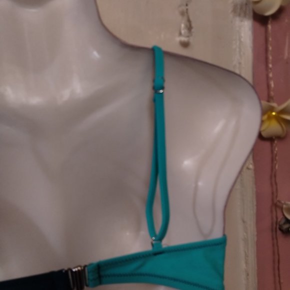 Modihito (S) Colorblock Bikini - Picture 5 of 10